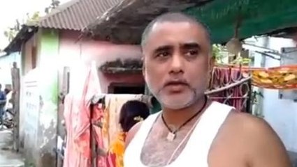 রাস্তায় পাথর ও ঝান্ডা লাগিয়ে বিক্ষোভ! সমস্যায় ৪ নম্বর ওয়ার্ডের বাসিন্দারা