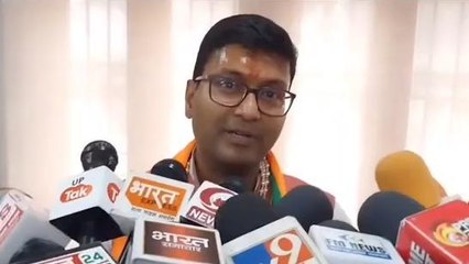 अलीगढ़: भाजपा महापौर प्रत्याशी प्रशांत सिंघल ने किया नामांकन, देखें वीडियो