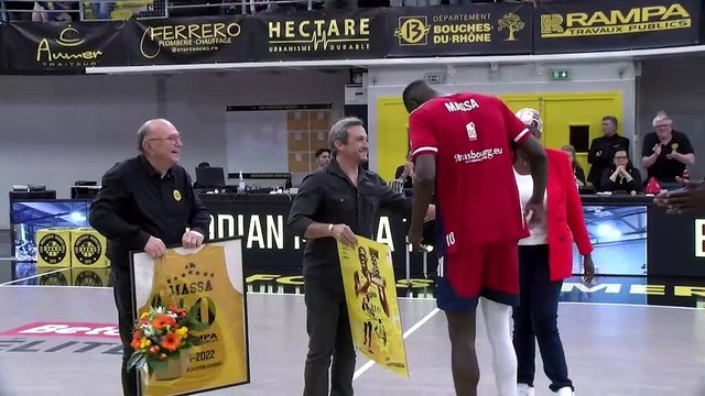 Images maritima: Fos Provence Basket retire le maillot de Bodian Massa