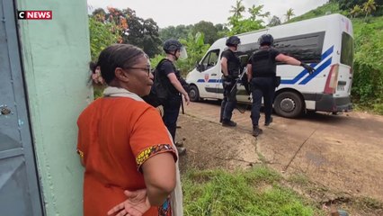 Mayotte : la CRS8 mène une première opération d'expulsion d'immigrés sur l'île