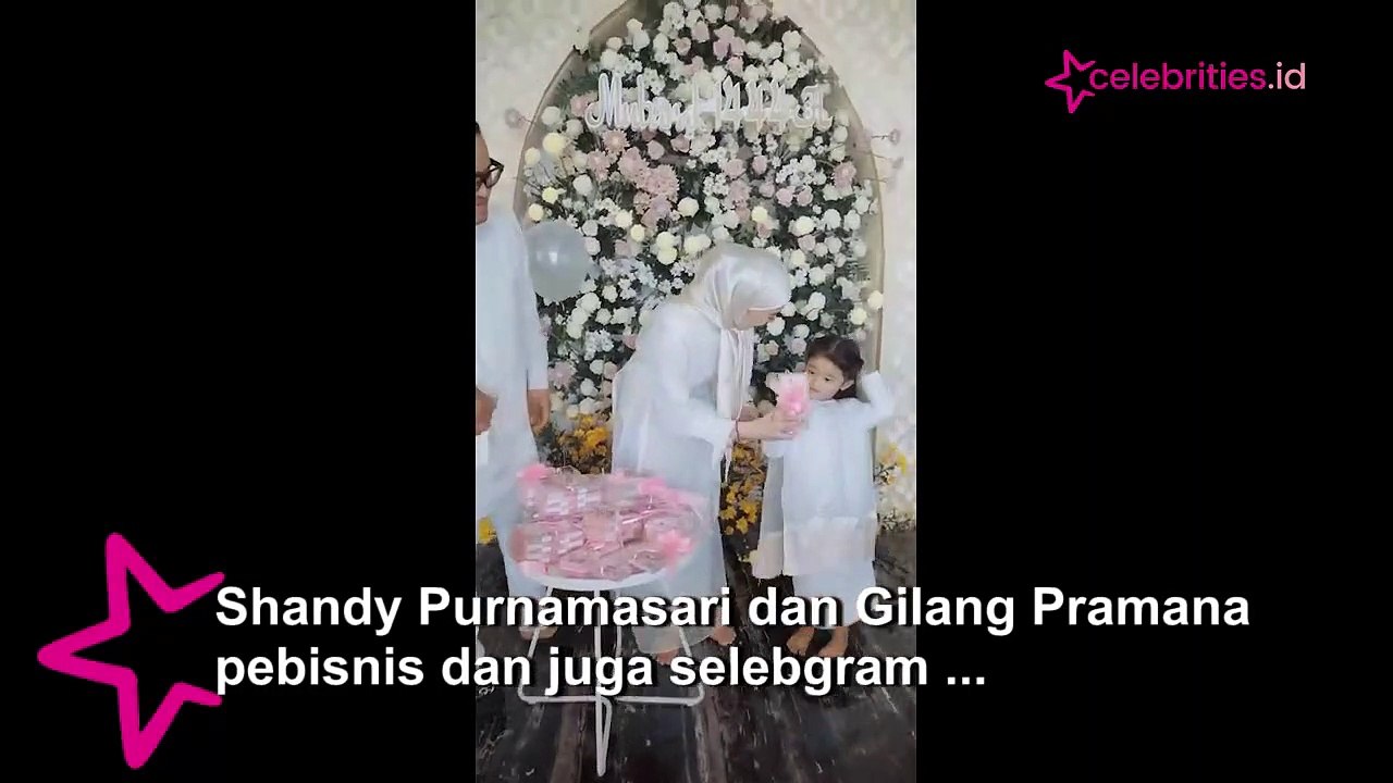 Shandy Purnamasari dan Gilang Pramana Bagi THR Duit Segebok, Netizen : Jadi Pengen Saudaraan