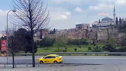 Erdoğan’ın İstanbul’daki tarihi sura asılan dev pankartı kaldırıldı