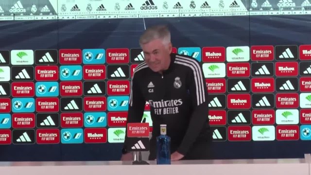 Llegó sonriente, tomó asiento y Ancelotti desató a los periodistas: Tengo una pregunta para vosotros