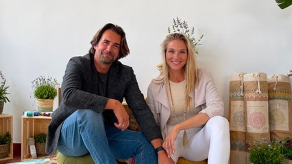 Hablamos con Patry Montero y Álex Adrover sobre su marca de yoga, YOGIMI