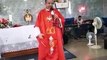 Vídeo: padre viraliza ao cantar samba durante missa no RJ