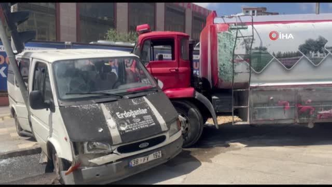 Kilis'te freni patlayan kamyon 3 araca çarparak durabildi
