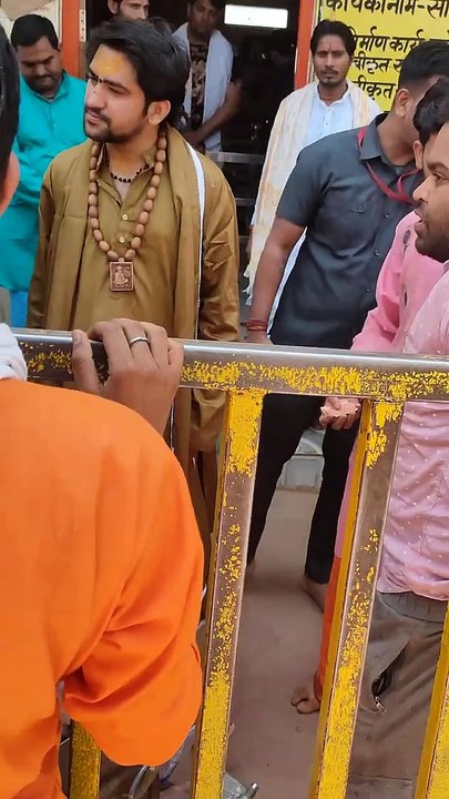 मन्त्र   चिकित्सा  करते  हुए  बागेश्वर  धाम  सरकार  गुरुदेव BAGESHWAR DHAM SARKAR SITA RAAM JOIN KARE  https://www.youtube.com/channel/UCe_OtLYJztsowzhV8OHeXyg