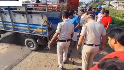 পশ্চিম মেদিনীপুর: বিভৎস! হঠাৎ ব্রেক লরির, অন্য ট্রাক পিছন থেকে পিষল বাইক চালককে