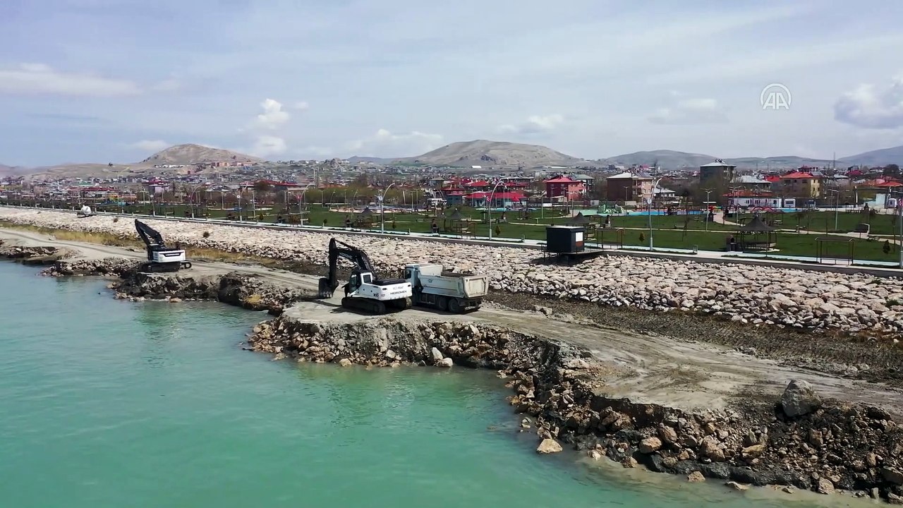 Van Gölü'nün zemininden 880 bin metreküp balçık ve dip çamuru temizlendi