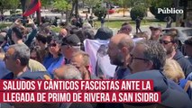 Cánticos fascistas y enfrentamientos con la Policía: así ha sido la llegada de los restos de Primo de Rivera al cementerio de San Isidro