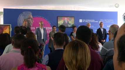 Cientos de lectores reviven en la explanada de la UdeG las letras de Elena Garro y sus "Recuerdos del Porvenir"