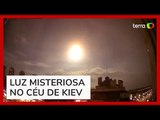 Luz misteriosa cruza o céu de Kiev e alerta antiaéreo é acionado