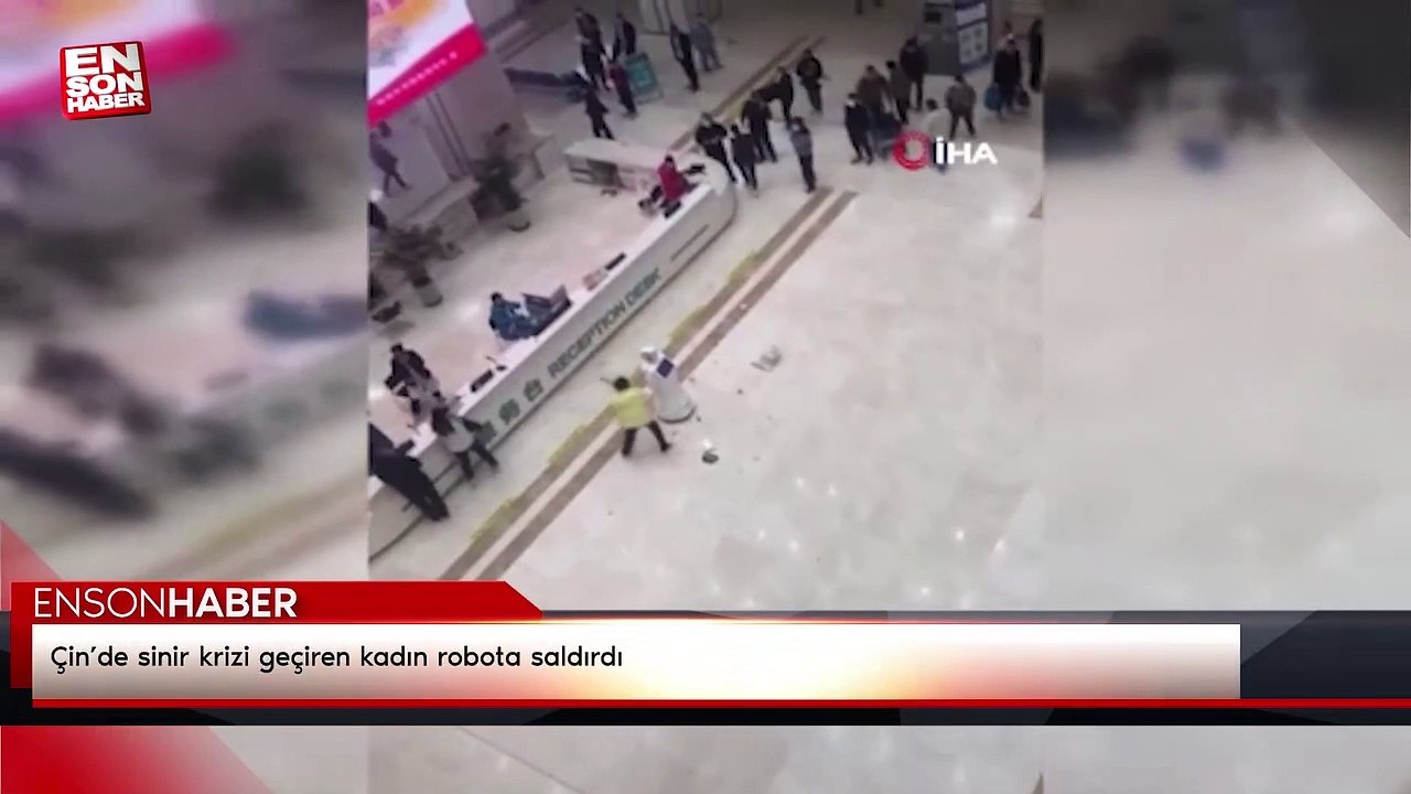 Çin’de sinir krizi geçiren kadın robota saldırdı