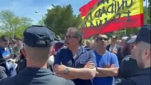Simpatizantes protestam contra exumação de restos mortais de líder fascista espanhol