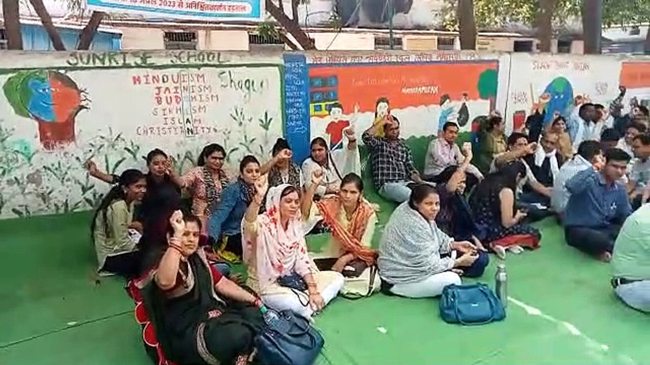 संविदा स्वास्थ्य कर्मचारी की अनिश्चितकालीन हड़ताल सातवें दिन भी जारी