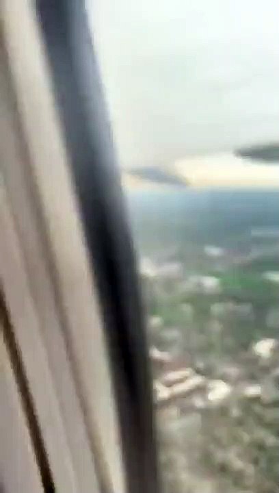 Aereo prende fuoco contro stormo di uccelli