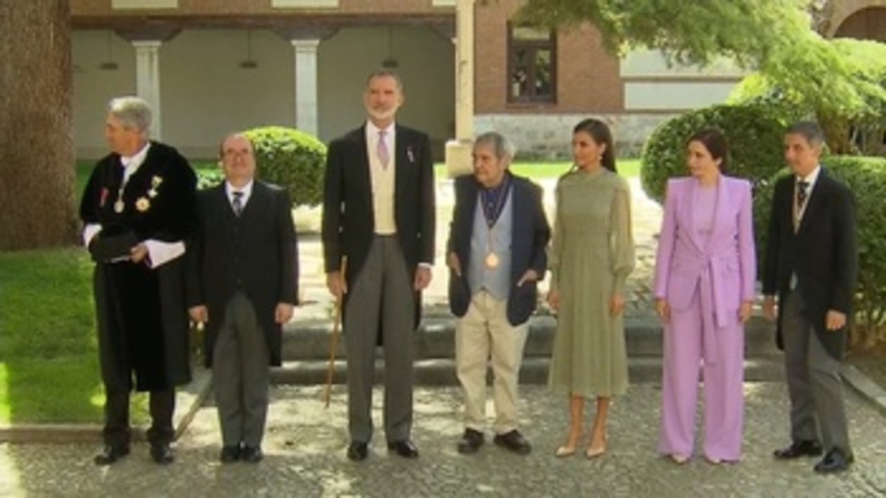 El venezolano Cadenas recoge el Cervantes con un llamamiento a la democracia