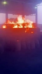 अग्निशमन दल ने करीब आधा घंटे में आग पर काबू पाया