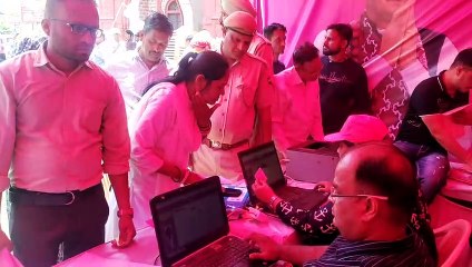 कईयों को मिले कार्ड, कुछ को रहा इंतजार... नेट ने रोकी रफ्तार