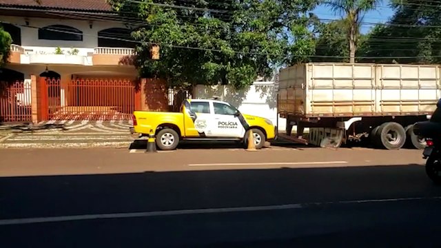 Veículo com placas de Cascavel carregado com cigarros contrabandeados é apreendido