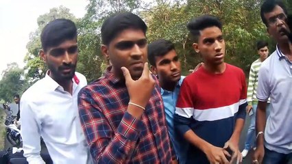 ROAD RAGE INDIA _ Idiot car driver _ Angry Biker smashed his mirror _ Accident _ Braapster