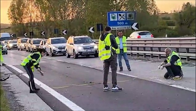 Incidente sulla Siena-Bettolle, auto ribaltate e due feriti