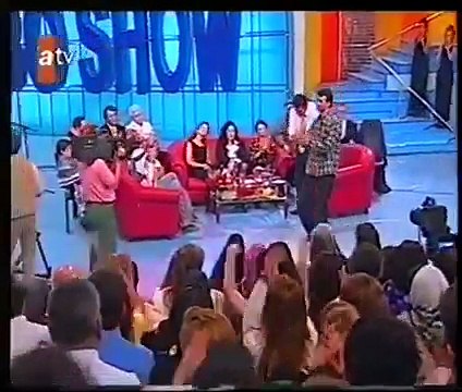 شقيق المطرب التركي ابراهيم تاتلس يغني من الحان الموسيقار فريد الاطرش بيع الجمل ياعلي