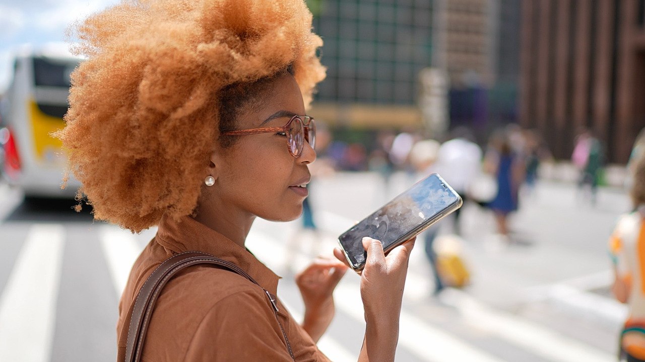 Why You Should Always Let Someone Know When You’re Putting Them On Speakerphone