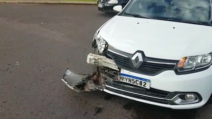 Acidente entre carro e caminhão é registrado no bairro Santa Cruz