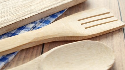 Is It Safe to Cook Raw Meat with a Wooden Spoon?