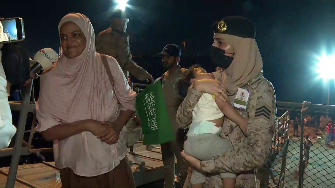 #العربية تحاور الرعايا الذين تم إجلاؤهم من #الس...