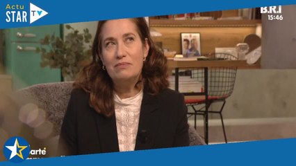 “J’ai tout raté à l’école…” : Emmanuelle Devos revient sur sa scolarité compliquée et donne un messa