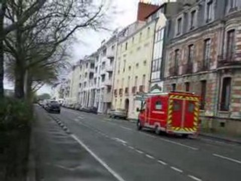 Nantes : passage d'un VSAV (Pompiers)