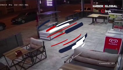 Samsun'da kontrolden çıkan otomobil bir marketin manav reyonuna girdi