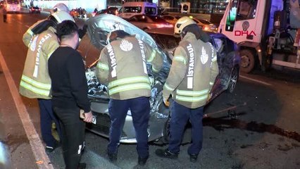 BÜYÜKDERE CADDESİ'NDE MAKAS ATAN OTOMOBİL SÜRÜCÜSÜ, TRAFİĞİ SAVAŞ ALANINA ÇEVİRDİ 8 YARALI