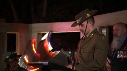 Thousands gather for Anzac Day dawn service in western Sydney