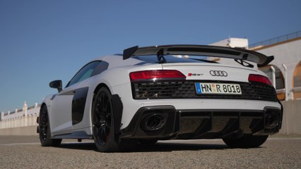 Audi R8 Coupé V10 GT RWD in Suzuka Gray Driving Video