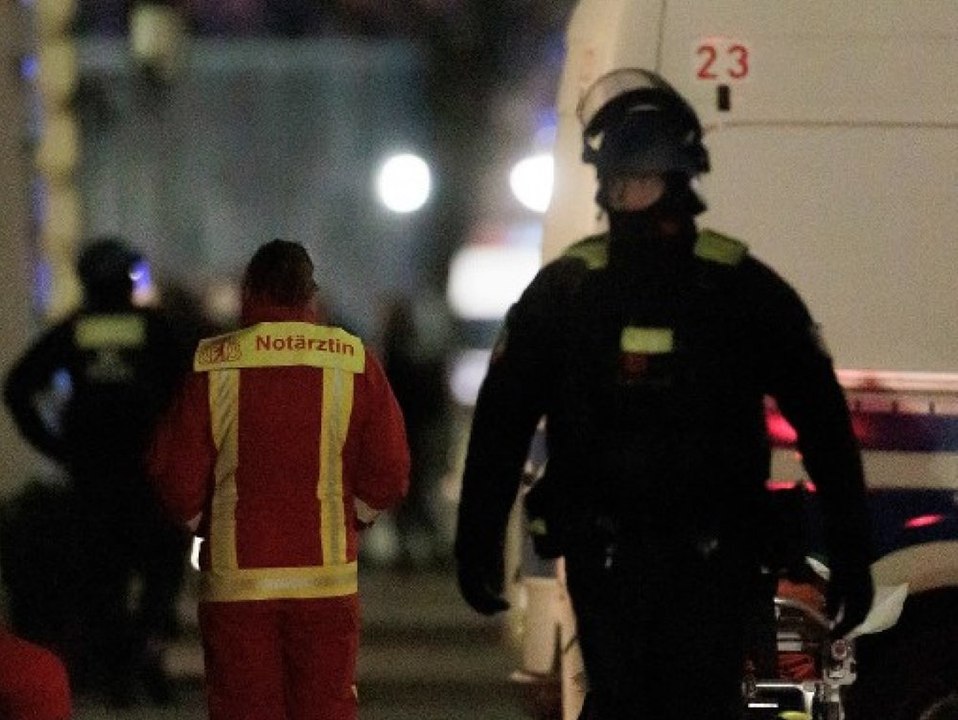 Geiselnahme in Berlin beendet: SEK stürmt Geschäft