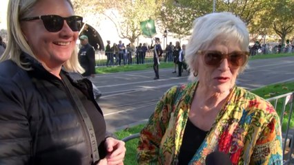 Thousands gather in Melbourne for Anzac Day march