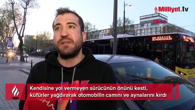Fatih'te yol verme tartışmasında otomobilin aynası ve camını kırdı