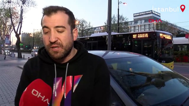 Yol verme tartışmasında otomobilin aynası ve camını kırdı