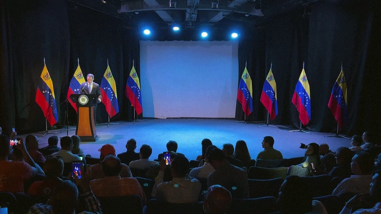 Colombia "obligó" a opositor venezolano Guaidó a abandonar el país