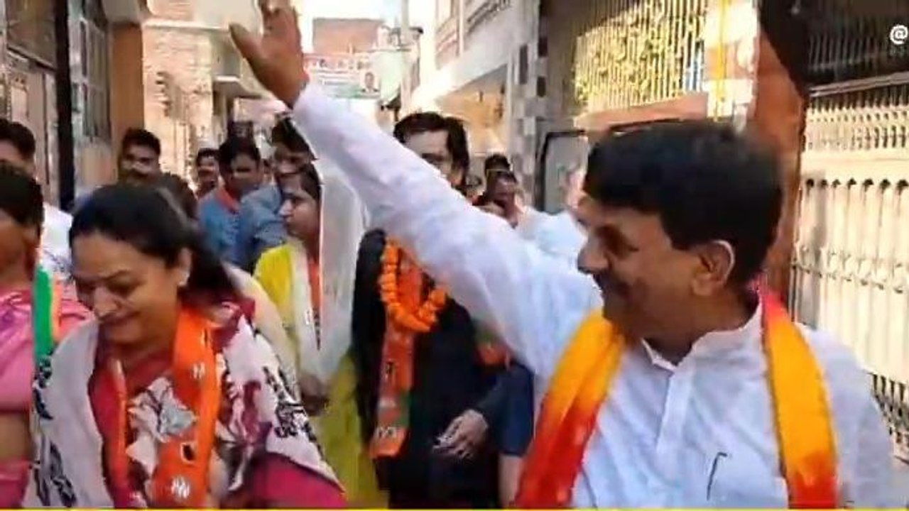निकाय के रण में उतरे योगी के ये मंत्री, घर -घर जगा रहे वोट की 'अलख'