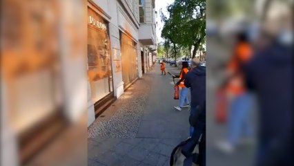 Çevre aktivistleri lüks markalara saldırdı