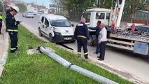 Edirne'de hafif ticari aracın devrilmesi sonucu 2 kişi yaralandı