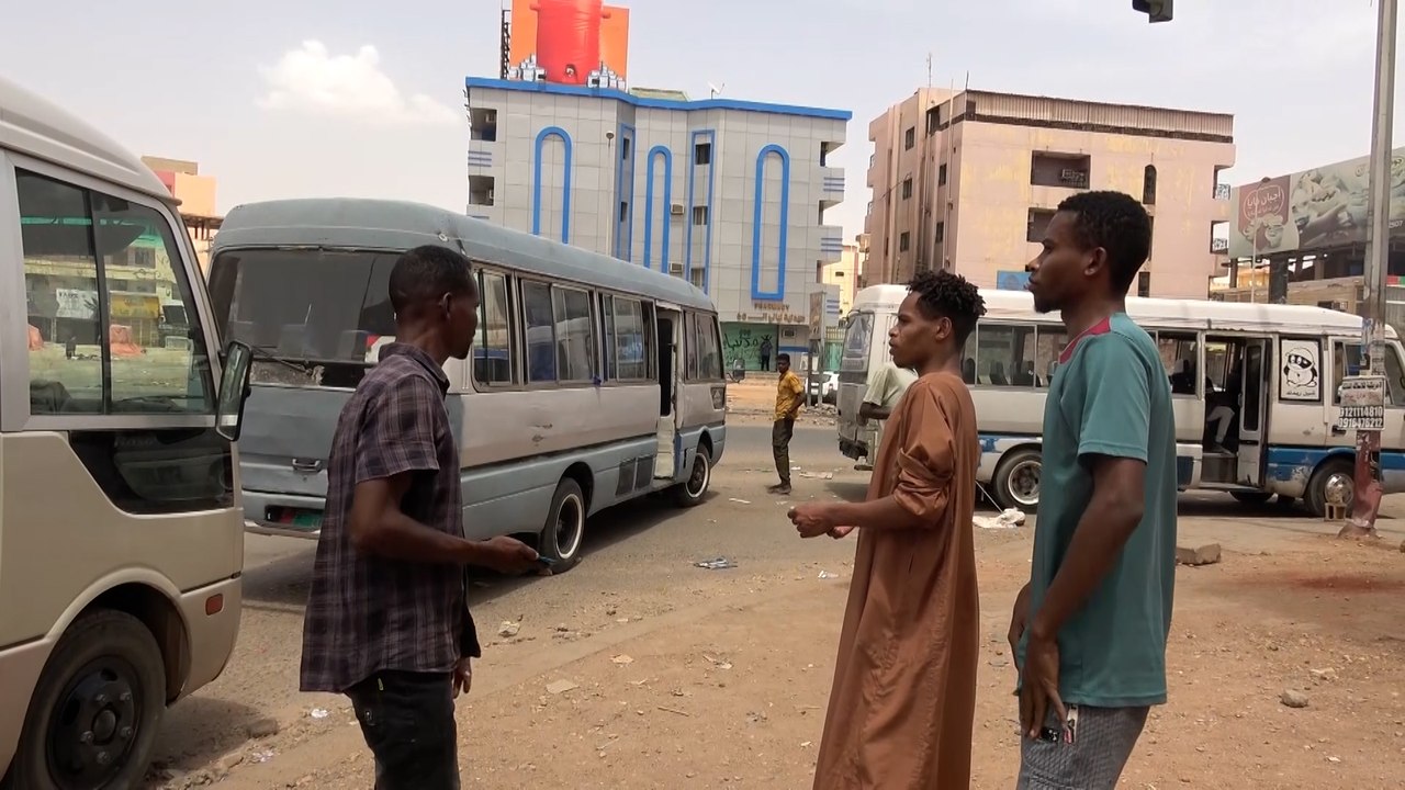 كاميرا الجزيرة ترصد حركة النزوح من الخرطوم