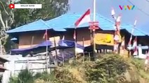 Baku Tembak Brimob vs KKB Papua, Warga Acungkan Tombak!