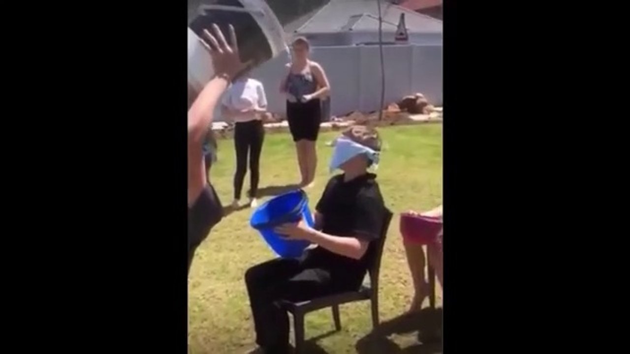 TRY_NOT_TO_LAUGH__Best_Funny_Videos_Compilation_ - video Dailymotion