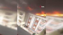 Pendik'te 3 katlı iki binanın çatısı alevlere teslim oldu