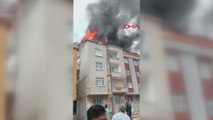 3 katlı 2 binanın çatısı alev alev yandı